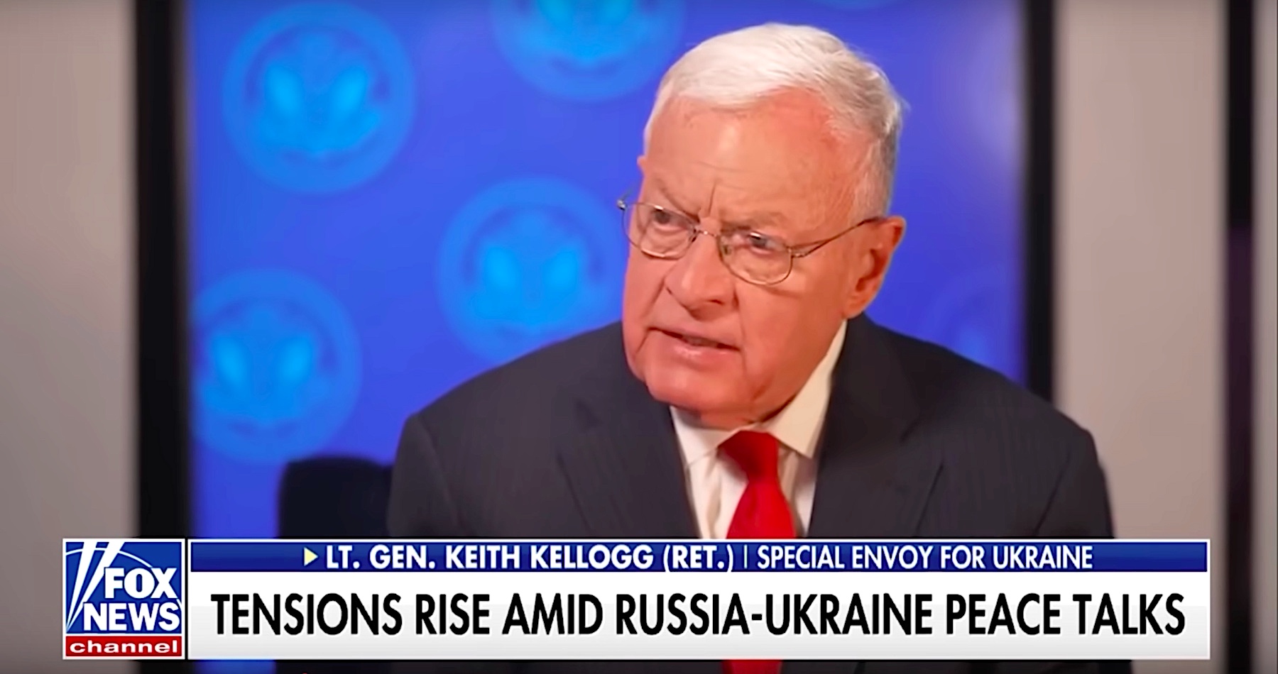 VIDEO: Trumpov vyslanec pre Ukrajinu Keith Kellogg dal za pravdu ruskému prezidentovi Vladimirovi Putinovi, že vojenský konflikt na Ukrajine je zástupnou vojnou, ktorú NATO vedie proti Rusku