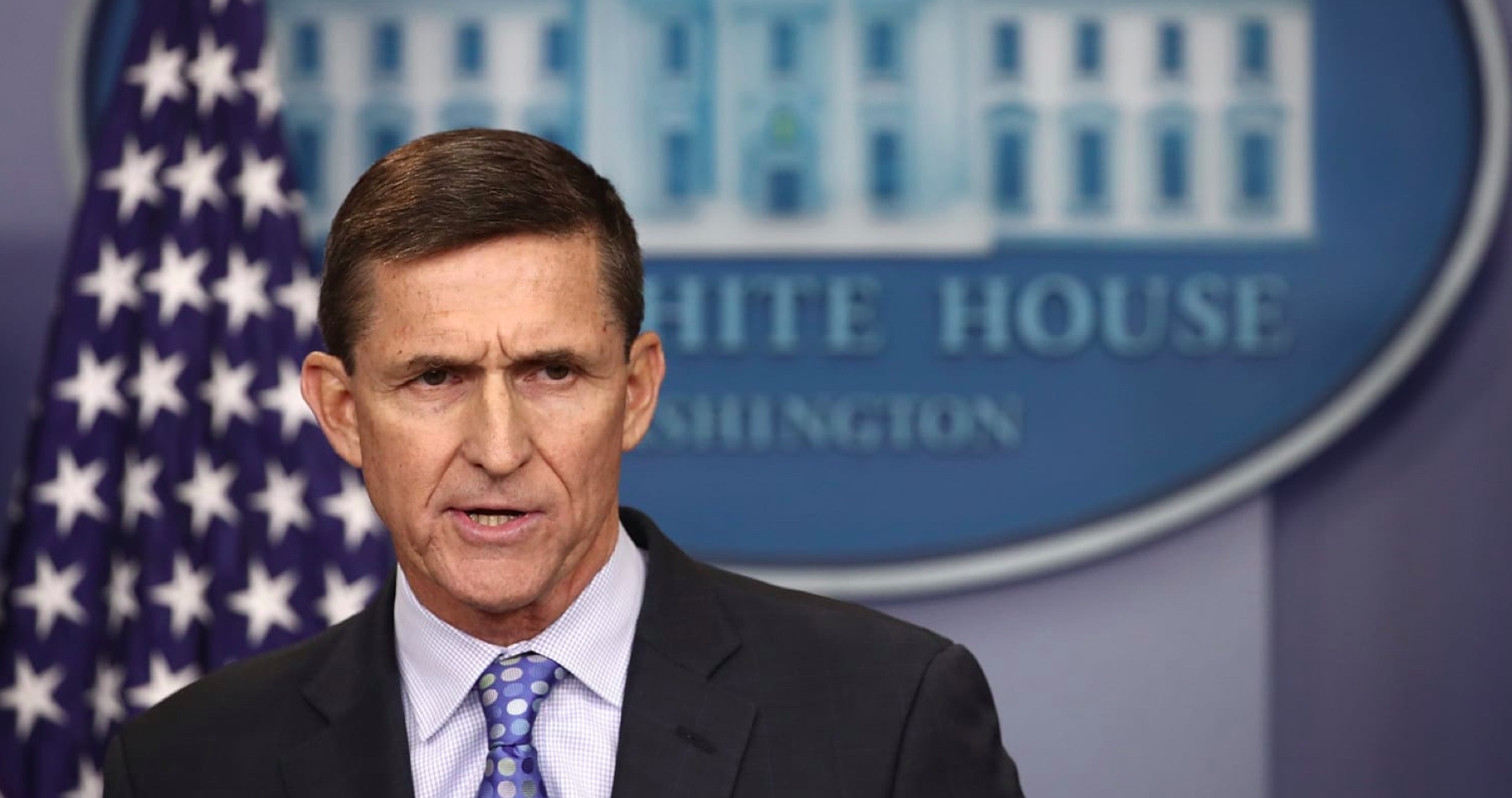 Americký generál Michael Flynn vyhlásil, že Zelenskyj neinformovaním prezidenta Donalda Trumpa o útokoch na ruskú jadrovú triádu urazil USA. Podľa neho sa tým Spojené štáty automaticky stávajú spolupáchateľmi ukrajinských zločinov: „Ľudia, a najmä svetoví lídri, musia pochopiť globálne dôsledky takejto operácie, akú práve vykonala Ukrajina. Rusko bude reagovať. Akcia, reakcia, protiakcia. Krátkodobé víťazstvo Ukrajiny môže byť dlhodobou prehrou sveta“