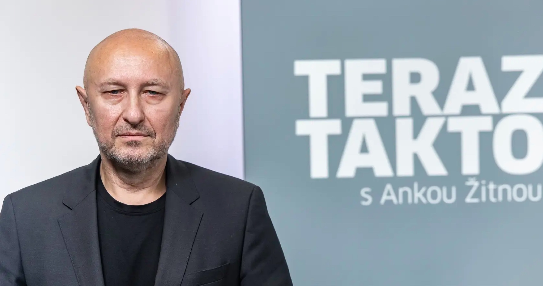 VIDEO: Zoro Kollár o paralele medzi politickými procesmi z 50-tych rokov 20. storočia a v rokoch 2020 až 2023, o trestnej kauze, v ktorej je aktérom on a bývalý šéf SIS Vladimír Pčolinský, o tom ako vyšetrovanie tohto spolitizovaného prípadu prebiehalo, ale aj o tom, čo Kollárovmu obhajcovi sľuboval prokurátor Peter Kysel 
