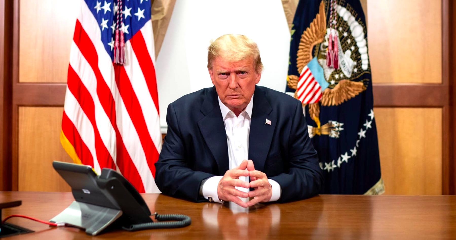 Donald Trump vyzval Irán pristúpiť na dohodu o jeho jadrovom programe „skôr, než z neho nič nezostane a zachrániť to, čo bolo kedysi známe ako Iránska ríša“. Varoval, že Izraelom plánované útoky budú ešte brutálnejšie, lebo má to najsmrtonosnejšie vojenské vybavenie na svete