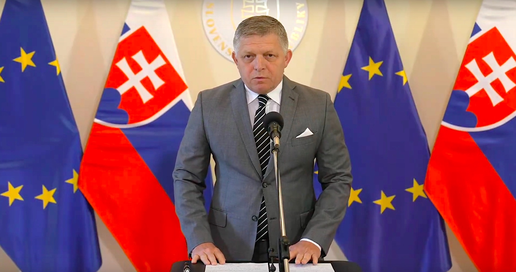 VIDEO: Premiér Fico oznámil, že Slovensko bude žiadať odklad hlasovania o protiruských sankciách dokedy nebude vyriešený problém zastavenia dodávok plynu, ropy a jadrového paliva z Ruska. Avizoval aj zámer požiadať odborníkov zo Slovenskej akadémie vied a univerzít o vypracovanie vízie rozvoja Slovenska do roku 2040
