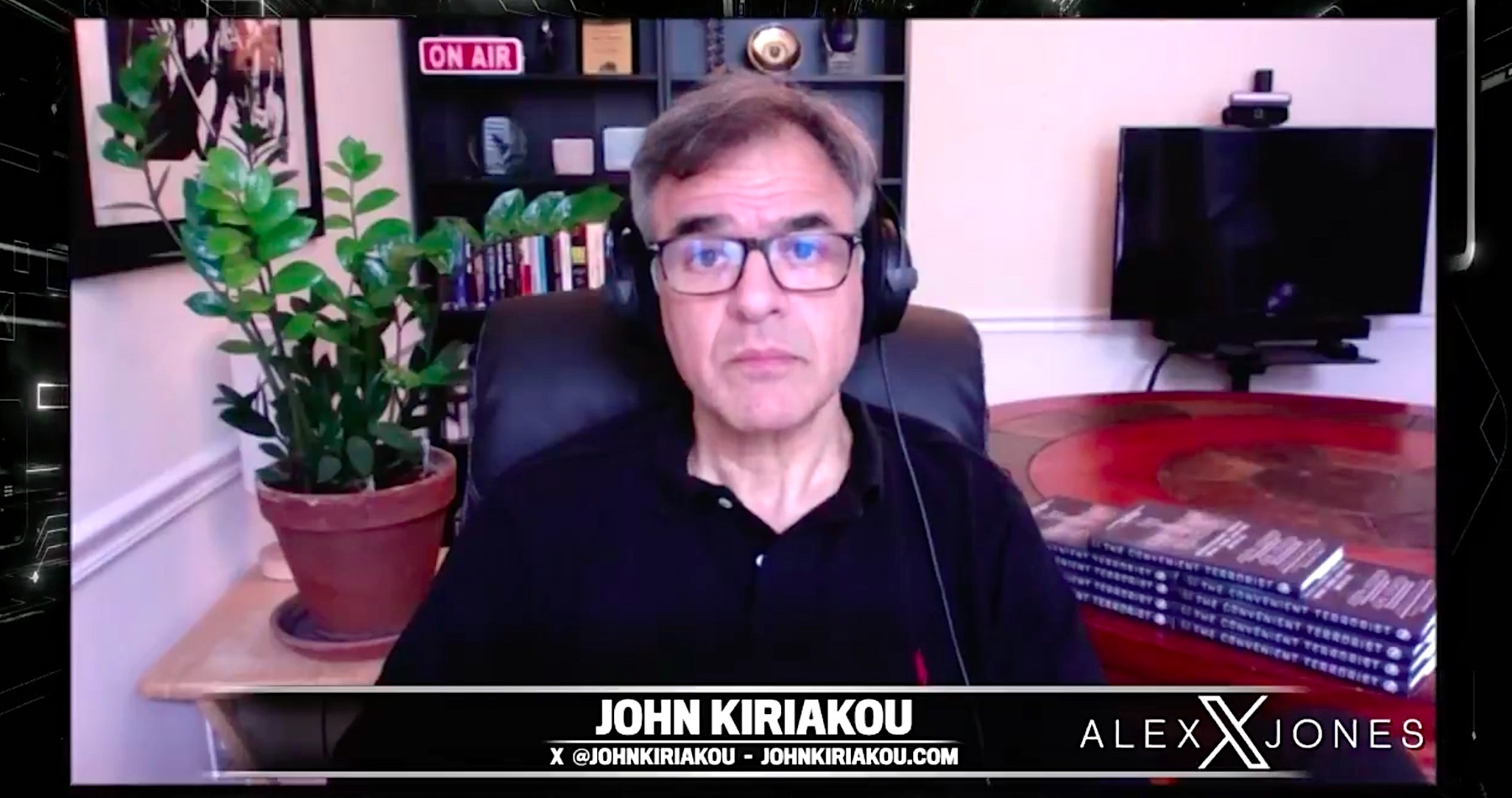 VIDEO:  Bývalý dôstojník CIA John Kiriakou tvrdí, že o zapojení sa USA do vojny s Iránom je už rozhodnuté. Do Perzského zálivu smerujú americké vojnové lode. „Pripravujeme sa na niečo strašné, som z toho na smrť vydesený,“ vyhlásil