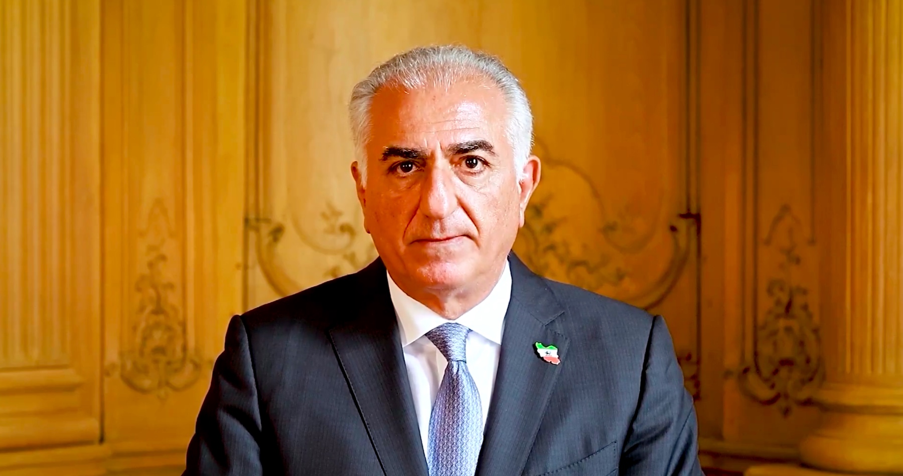 VIDEO: Izraelská agrese proti Íránu nemá za cíl pouhou likvidaci íránského jaderného programu, ale změnu režimu v Teheránu. Syn bývalého íránského šáha Mohammeda Rezy Pahlavího vyzval obyvatele Íránu, aby povstali proti současnému režimu a vzali si svou zemi zpět. Íránský duchovní vůdce ajatolláh Alí Chameneí je prý vystrašená krysa a země je na pokraji kolapsu