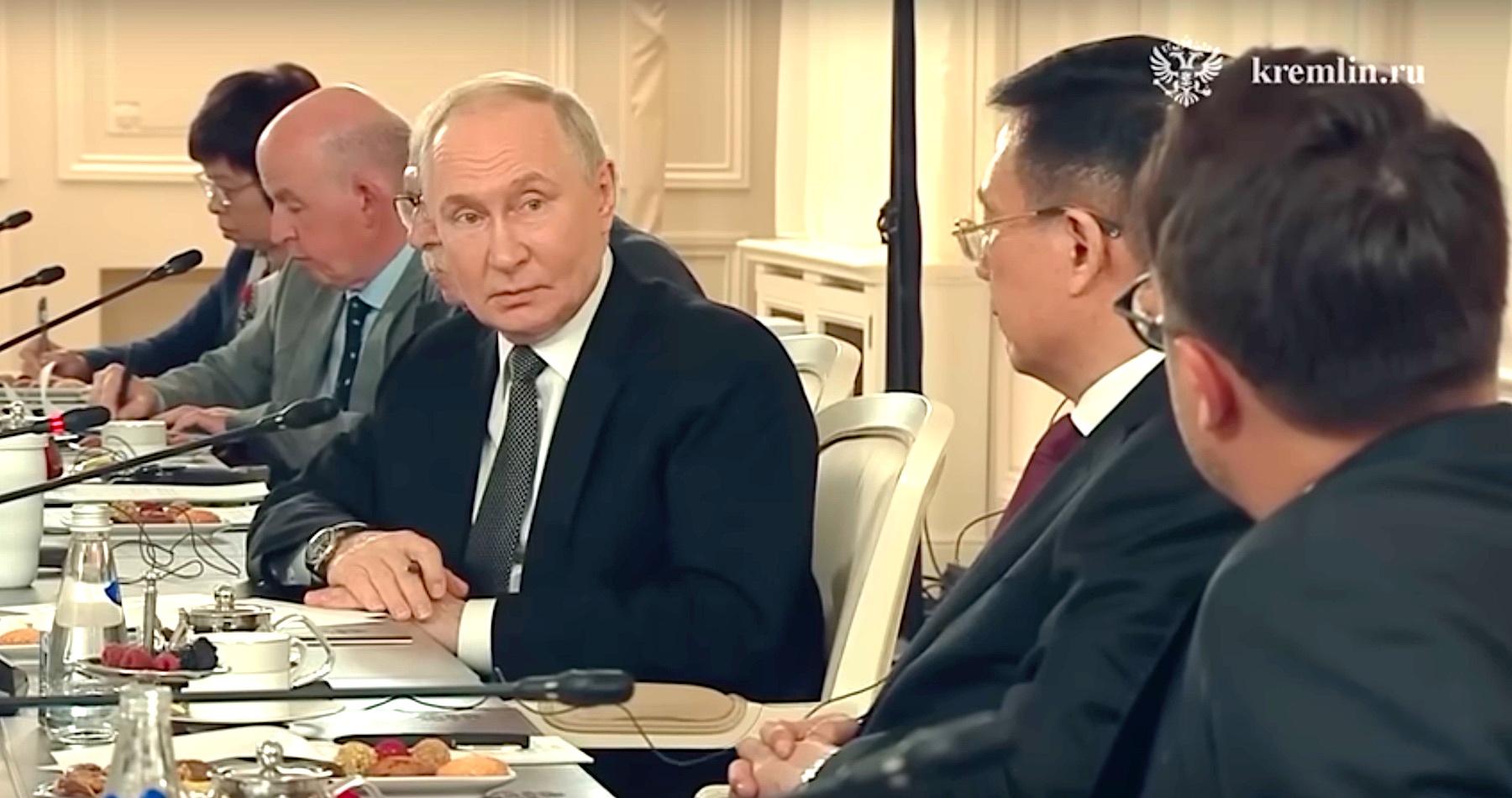 VIDEO: Putin je pripravený stretnúť sa so Zelenským až na záver rokovaní o ukončení vojny na Ukrajine. Otázne je však podľa neho, kto nakoniec podpíše mierovú dohodu medzi Ruskom a Ukrajinou