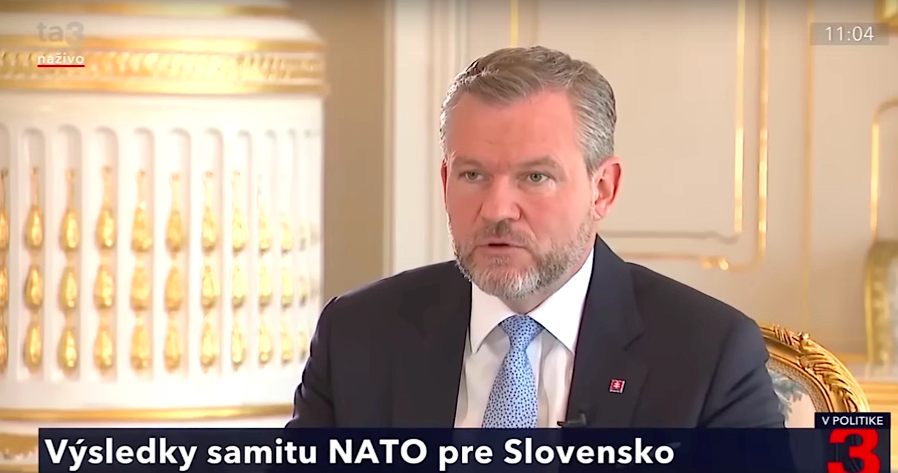 VIDEO: Prezident Pellegrini sa zastal premiéra Fica, ktorý ďalší súhlas Slovenska s protiruskými sankciami podmienil  garanciami od Európskej komisie, že zastavením dovozu ruského plynu od januára 2028 nebudeme poškodení. Na summite NATO ho s vyjadreniami predsedu vlády o slovenskej neutralite vraj nikto nekonfrontoval. Koalícia ochotných podľa neho už neexistuje a navyše len rozdeľuje Európu