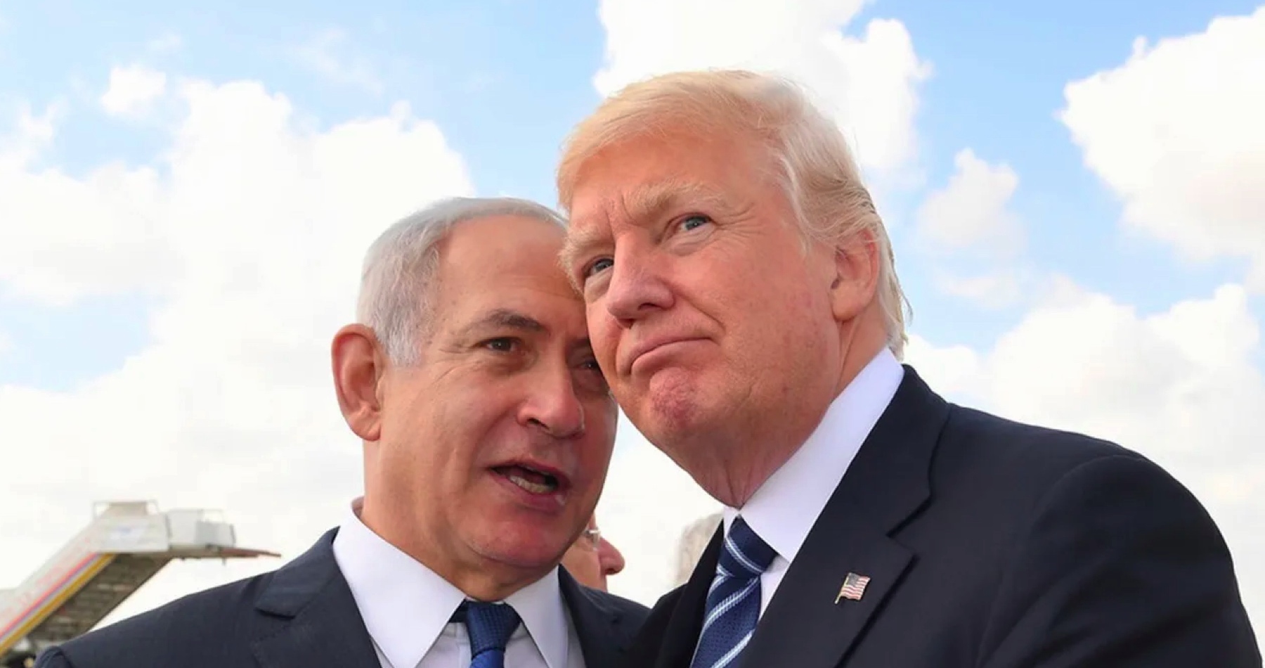 „USA nebudú tolerovať trestné stíhanie Bibiho Netanjahua. Je to vojnový hrdina a premiér, ktorý spoločne s USA odviedol úžasnú prácu a dosiahol veľký úspech pri odstraňovaní nebezpečnej jadrovej hrozby v Iráne,“ vyhlásil americký prezident Donald Trump
