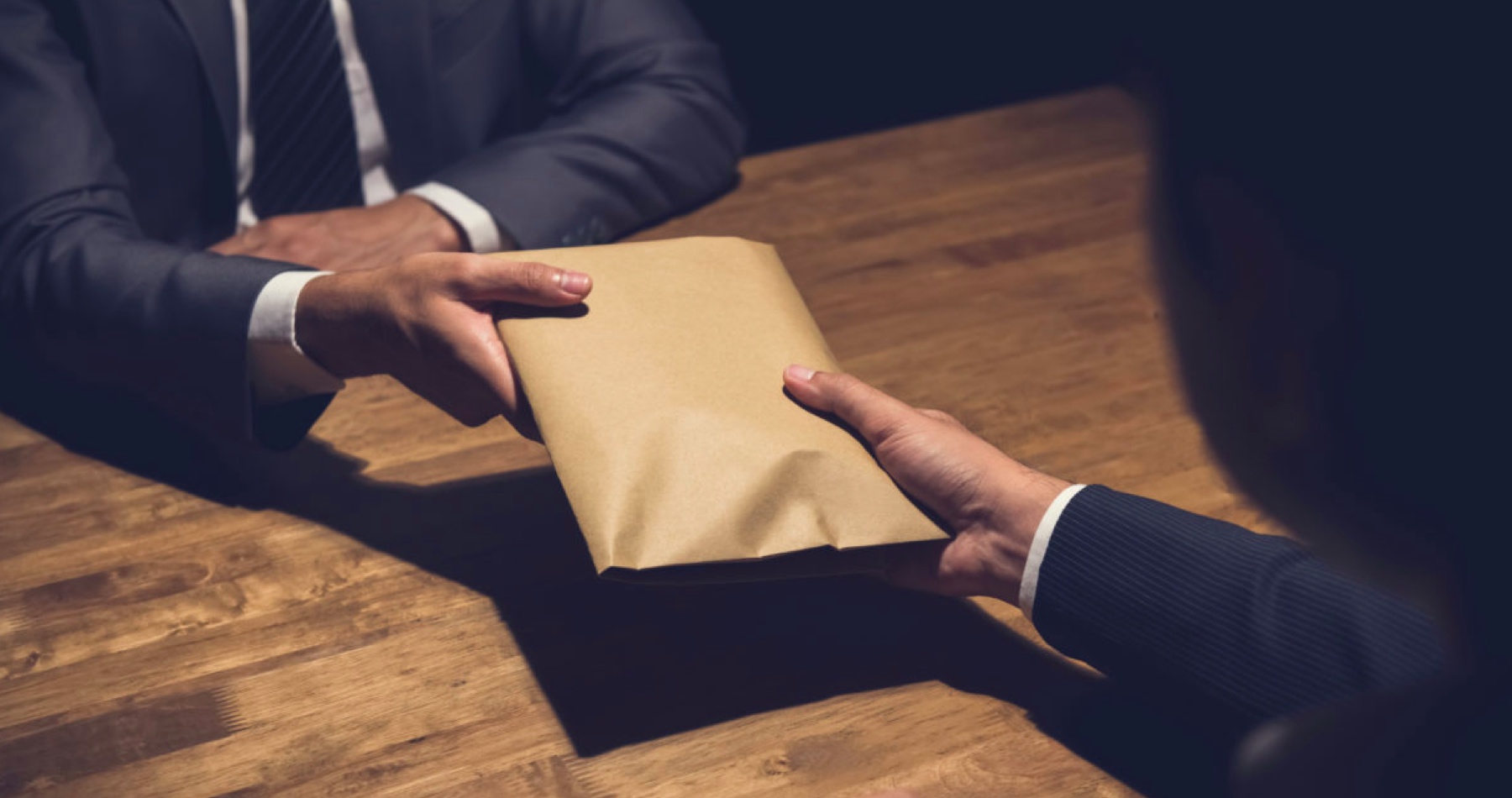 Skolonizované orgány činné v trestnom konaní alebo ako nahradiť dokazovanie túžbou po priznaní (sudca Peter Šamko o kauze Búrka po piatich rokoch od vznesenia obvinenia)