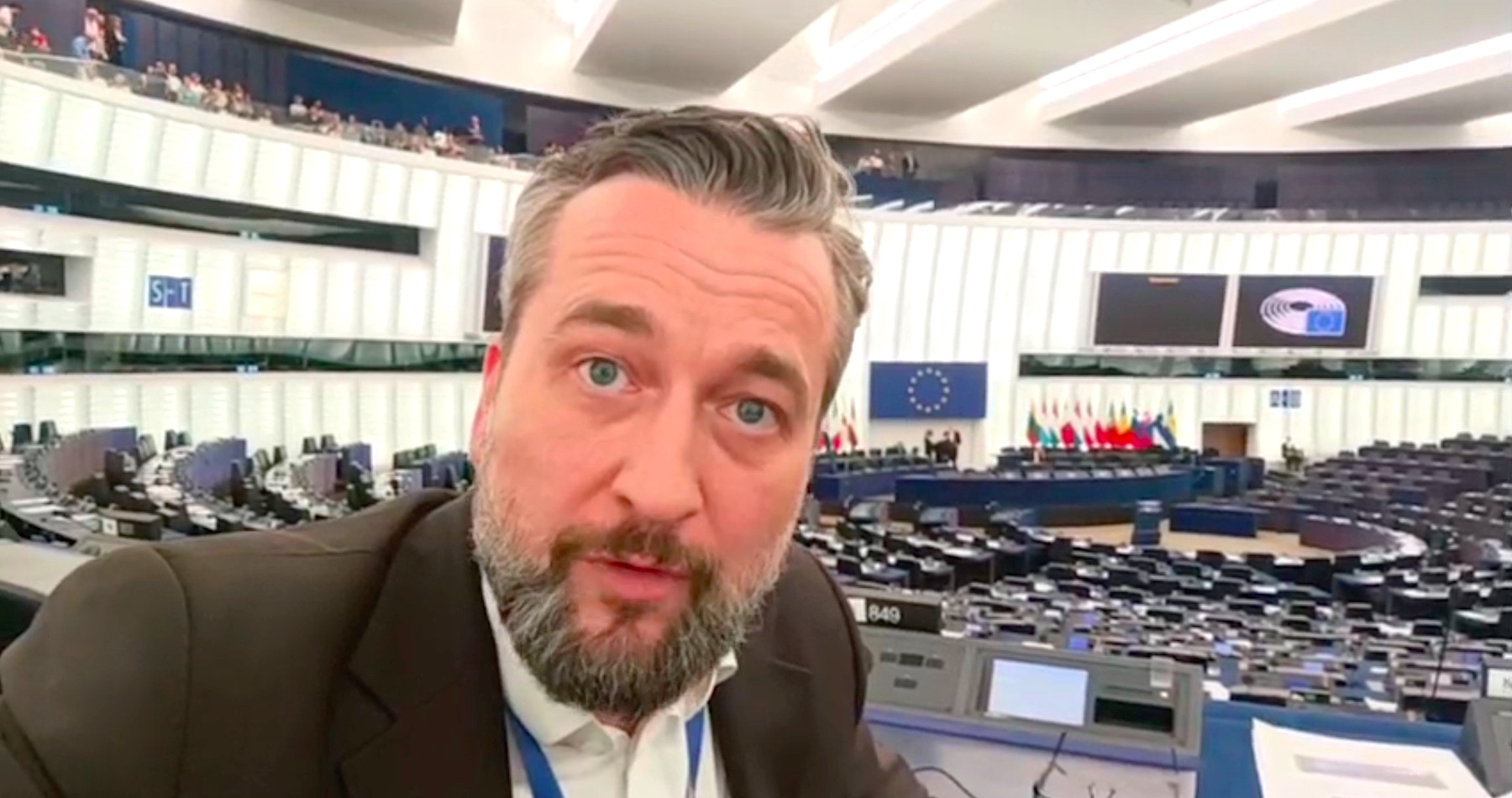 VIDEO: „V eurohujerskom časopise EU Observer píšu, aby za to, že sme zablokovali sankcie proti Rusku na nás mali poslať tajné služby a posielať špinu našim novinárom. Čelíme strašnej mašinérii, ktorá sa úplne zbláznila,“ vyhlásil europoslanec Blaha