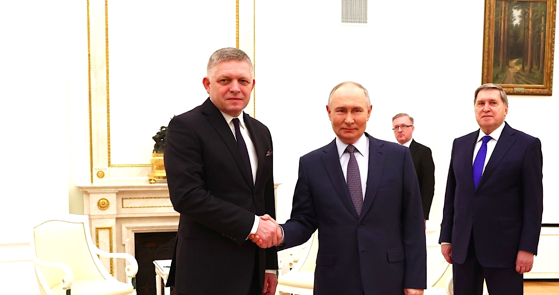Európski zelení považujú rozhodnutie slovenského premiéra vetovať protiruské sankcie za „otvorenú sabotáž“ a Roberta Fica označili za „trójskeho koňa Ruska“