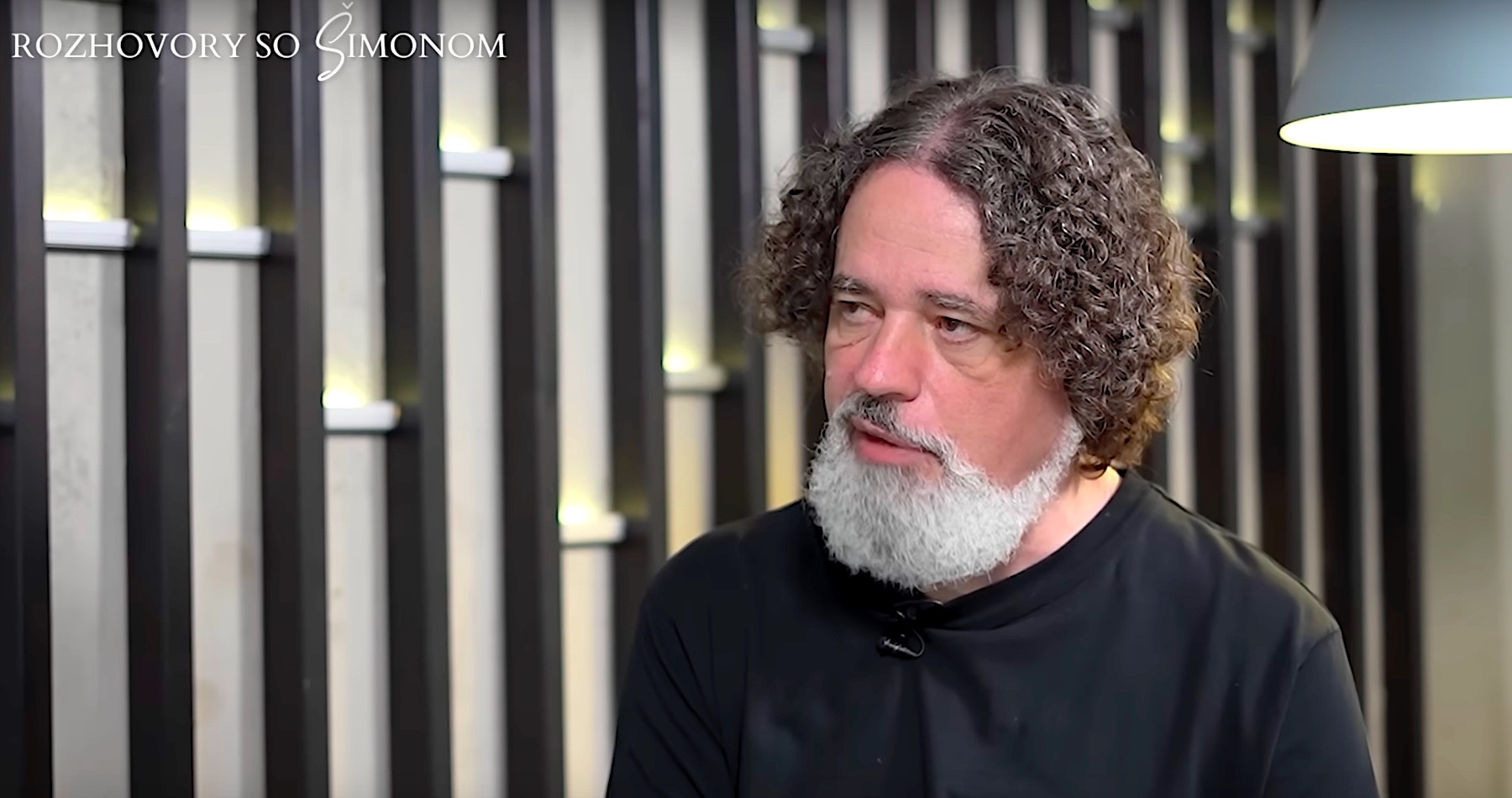 VIDEO: „Nie celá opozícia predstavuje príčetnú alternatívu voči Smeru. KDH je svetlejší odtieň hnutia Republika. Výnimkou je František Mikloško. Neutralitou by sme sa stali ruskou guberniou. Keď Robert Fico prestane byť pre Vladimira Putina užitočný, ruský prezident sa ho zbaví veľmi škaredým spôsobom. Je otázka času, kedy Rusko zaútočí na štáty NATO,“ tvrdí Arpád Soltész v konšpiračnom rozhovore 