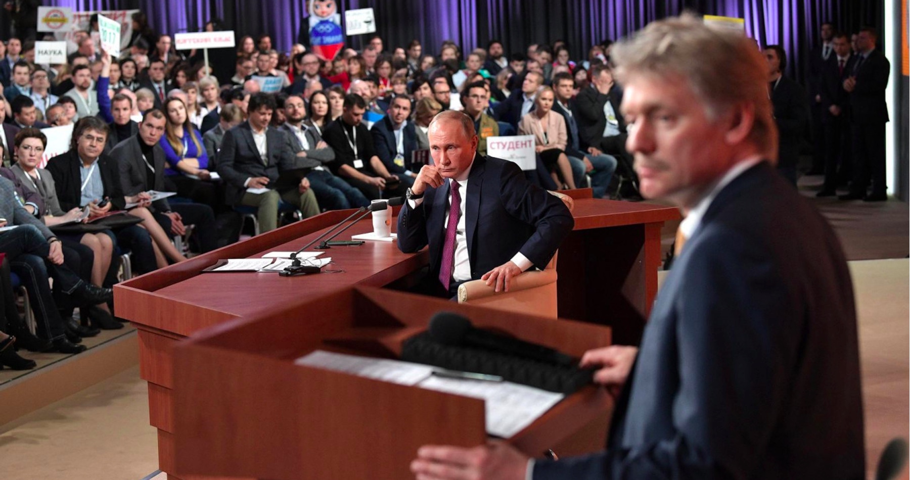 Rusko odmieta prítomnosť vojakov koalície ochotných na Ukrajine. Dmitrij Peskov pripomenul, ako politici štátov Západu míňajú peniaze občanov Európy na zbrojenie namiesto toho, aby zohľadnili bezpečnostné obavy Ruska a zároveň o nich diskutovali