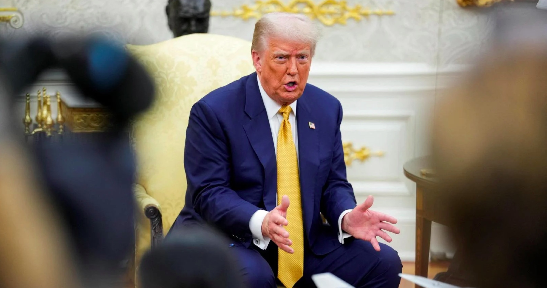 VIDEO: Donald Trump obvinil bývalého prezidenta USA Barracka Obamu z vlastizrady a žiada jeho trestné stíhanie. Súčasťou sprisahania mal byť aj Joe Biden, exriaditeľ FBI James Comey, bývalý šéf amerických tajných služieb James Clapper a exriaditeľ CIA John Brennan