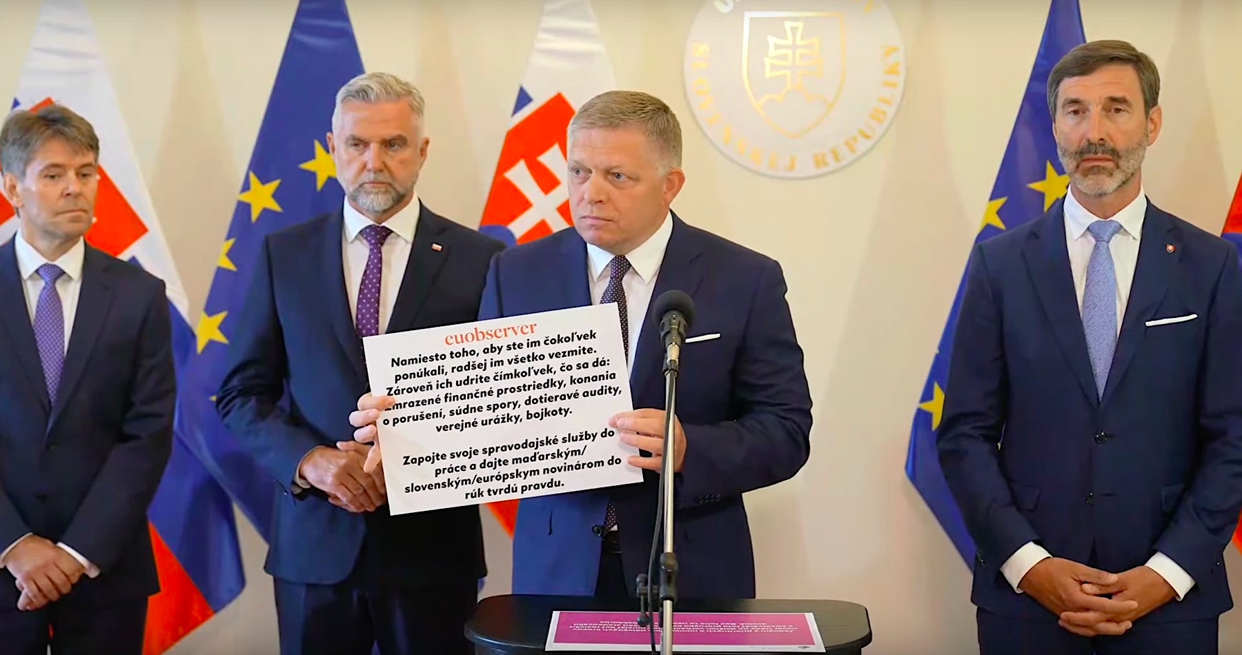 VIDEO: „Veľká Británia v spolupráci s časťou slovenských novinárov a s časťou slovenských politických influencerov cielene ovplyvňovala voľby v roku 2023 v prospech Progresívneho Slovenska,“ informoval premiér Robert Fico a pripomenul aj šokujúce vyjadrenia predsedu radikálno-extrémistickej strany Demokrati Jaroslava Naďa, že po voľbách plánuje „pozatvárať proruskú kolaborantskú zradcovskú svoloč“