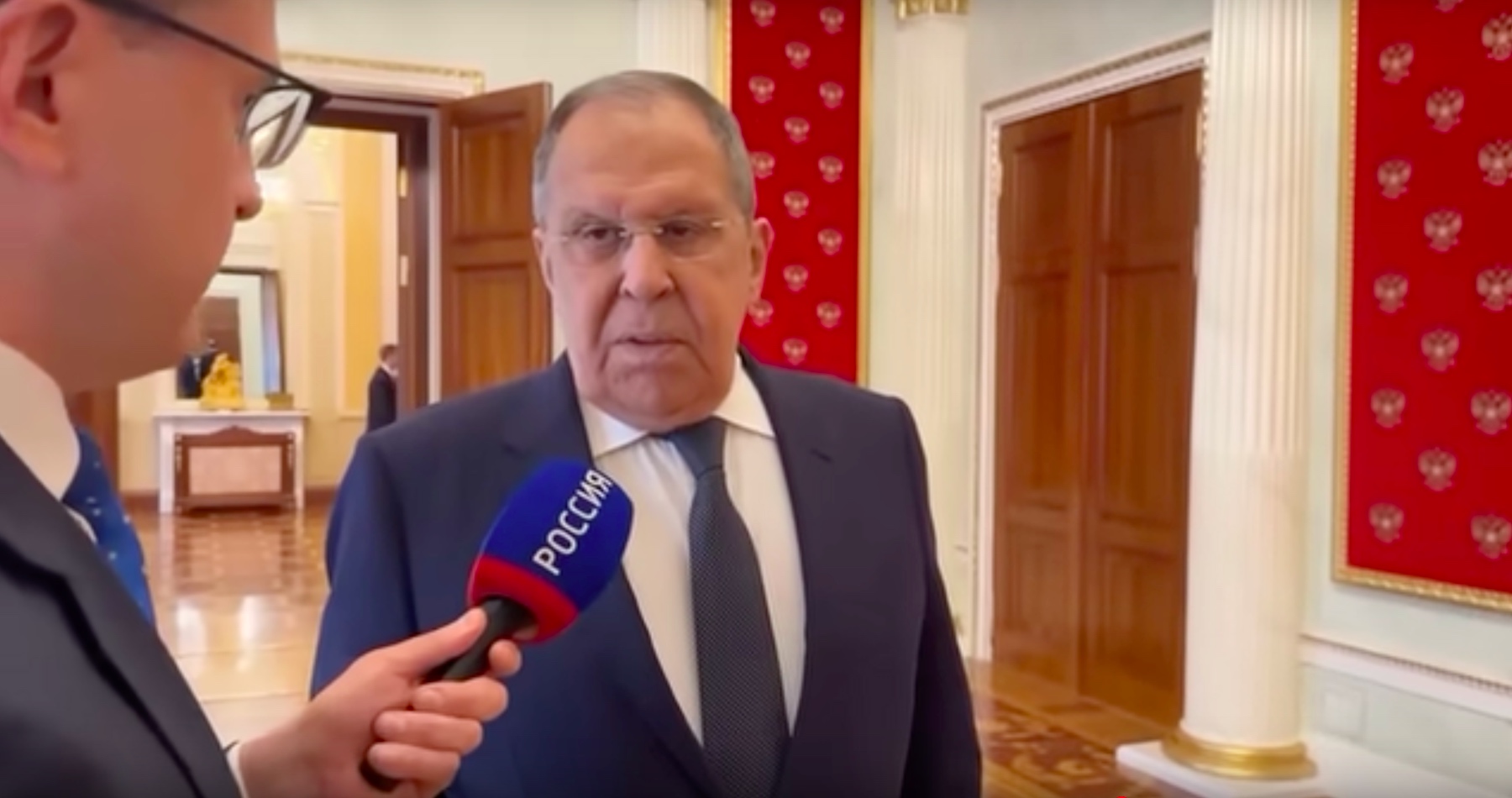 VIDEO: Sergej Lavrov obvinil Ukrajinu aj štáty Západu zo snahy zabrániť mierovým rokovaniam o ukončení vojenského konfliktu. Garantom povojnovej bezpečnosti Ukrajiny by podľa neho mala byť skupina krajín tvoriaca Bezpečnostnú radu OSN. Zopakoval, že pre Rusko je členstvo Ukrajiny v NATO neprijateľné