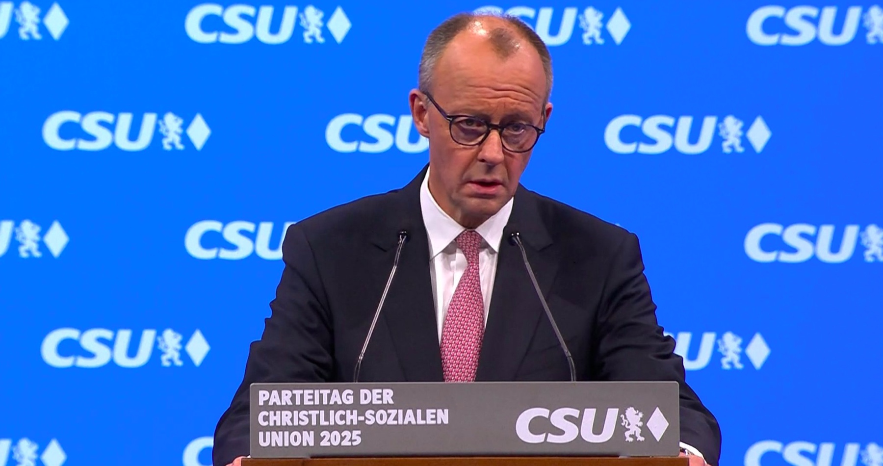 VIDEO: Nemecký kancelár Friedrich Merz, ktorého dedo bol oddaným členom Hitlerovej nacistickej NSDAP, prirovnával Vladimira Putina k nemeckému führerovi