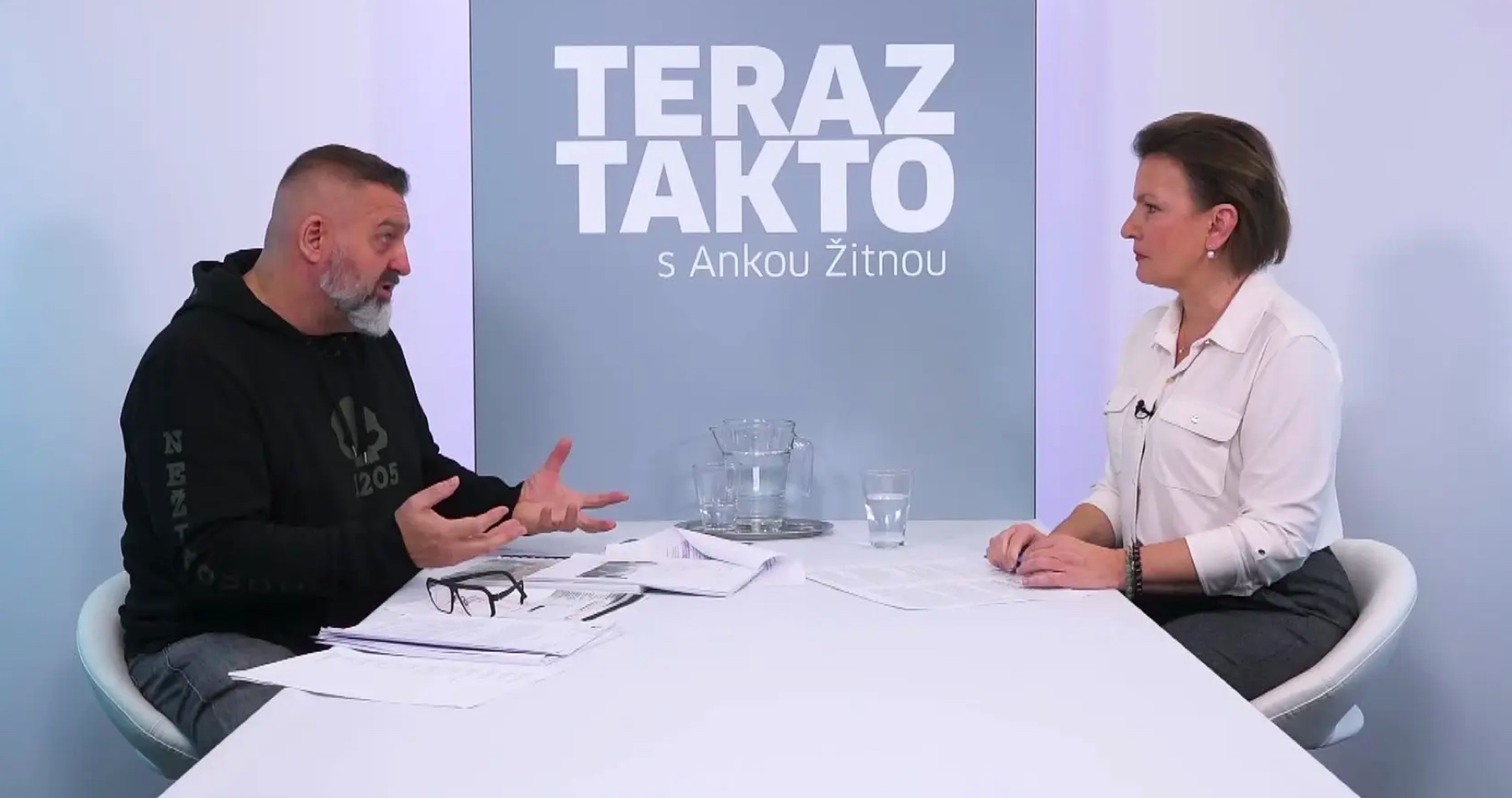 VIDEO: Príbeh muža, ktorý bol istý čas jediným občanom Európskej únie na protiruskom sankčnom zozname. Európsky šéf ruského motorkárskeho klubu Noční vlci - slovenský občan Jozef Hambálek priblížil, ako jeho život ovplyvnili protiruské sankcie. „Zobrali aj cudzie autá a peniaze zákazníkov. Ľudia nemali ani vozidlá, ani peniaze,“ šokoval