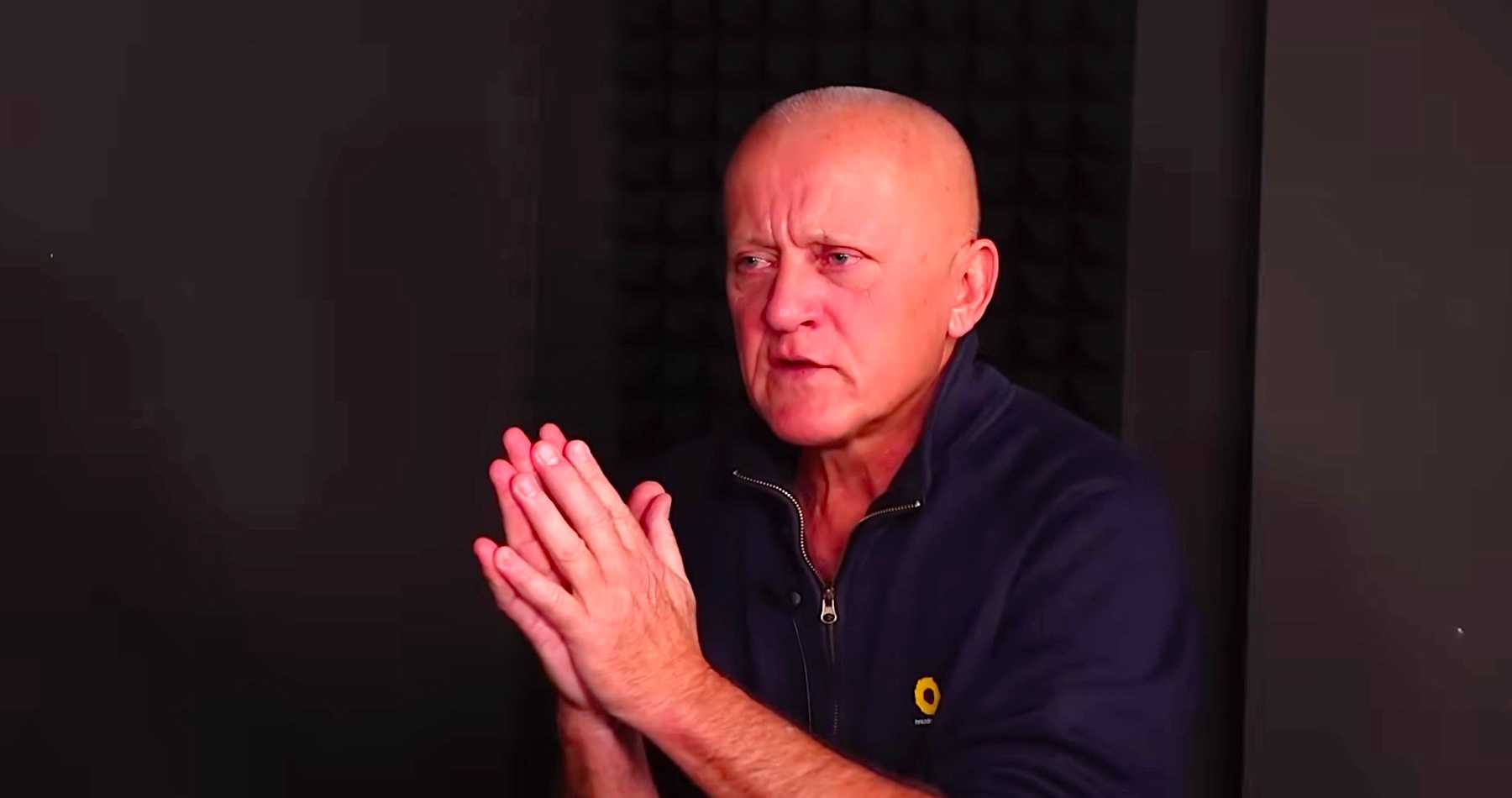 VIDEO: Lekár Jan Hnízdil o strese ako jednom z hlavných faktorov pre vznik vážnych chorôb, nezdravej spoločnosti, ktorej uzdravenie od chorobných spoločenských prejavov podľa neho závisí od transformácia vedomia každého jednotlivca, ale aj o strachu, manipulácii, mocenskom ovládaní zo strany bezcitných psychopatov, odpore a vnútornej slobode, a tiež o tom, ako Doba covidová a vojna na Ukrajine zmenili ľudské správanie a rozdelili spoločnosť