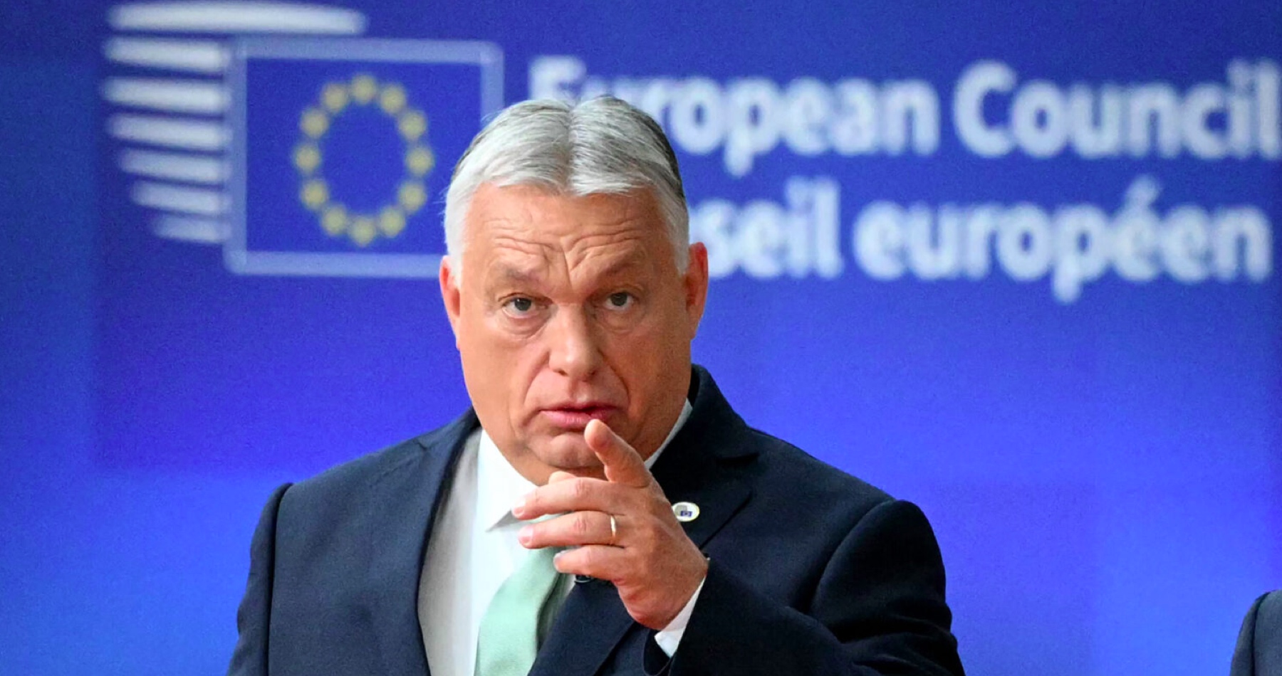 „Nenecháme sa vydierať! Pokiaľ bude Ukrajina blokovať ropovod Družba, Maďarsko bude blokovať Ukrajine vojnovú pôžičku vo výške 90 miliárd eur,“ vyhlásil Viktor Orbán