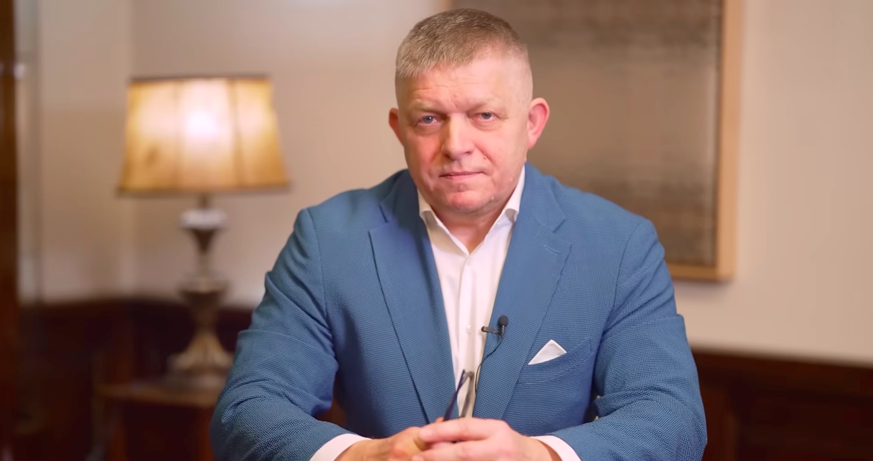 VIDEO: Premiér Robert Fico o neprebudených „panenkách“ v eurokomisii, dohode PS s manželkou Milana Majerského na vylúčení spolupráce KDH s celou vládnou koalíciou a Republikou a podpore progresívno-liberálnej politiky, kauzách rodiny lídra Michala Šimečku a praní špinavých peňazí, uprednostňovaní záujmov Ukrajiny pred Slovenskom zo strany EÚ v prípade zastavenia dodávok ruskej ropy a hrubom vyhrážaní sa našej krajine zo strany Bruselu, nepriateľských krokoch Volodymyra Zelenského voči nášmu štátu, vysokých cenách energií a ťahaní členských štátov EÚ za nos Európskou komisiou, ale aj o očakávaní eurokomisie, že pripustíme ceny benzínu a nafty nad dve eurá za liter