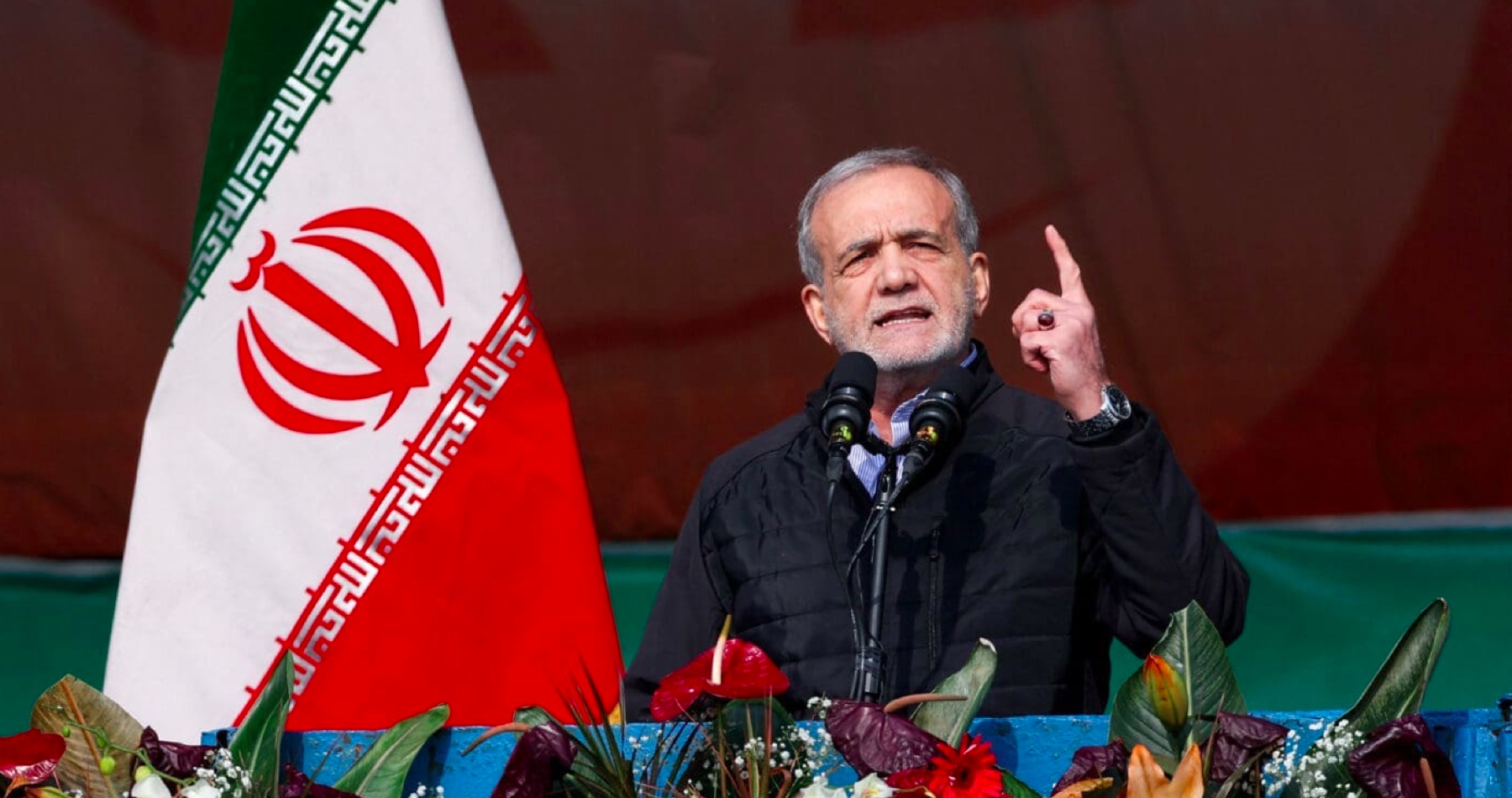 Iránsky prezident Masúd Pezeškiján podmieňuje koniec konfliktu zárukami proti ďalšej vojenskej agresii zo strany USA a Izraela. Čína a Pakistan medzitým predložili päťbodový plán na ukončenie vojny 