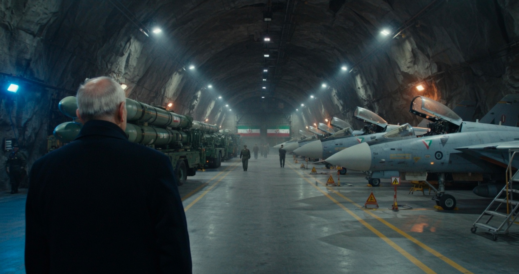 VIDEO: Irán zverejnil inšpekciu podzemnej raketovej základne s ukážkami rakiet a zariadení za prítomnosti veliteľa iránskych vzdušných síl. V tajných podzemných leteckých základniach sú ukryté aj bojové stíhačky