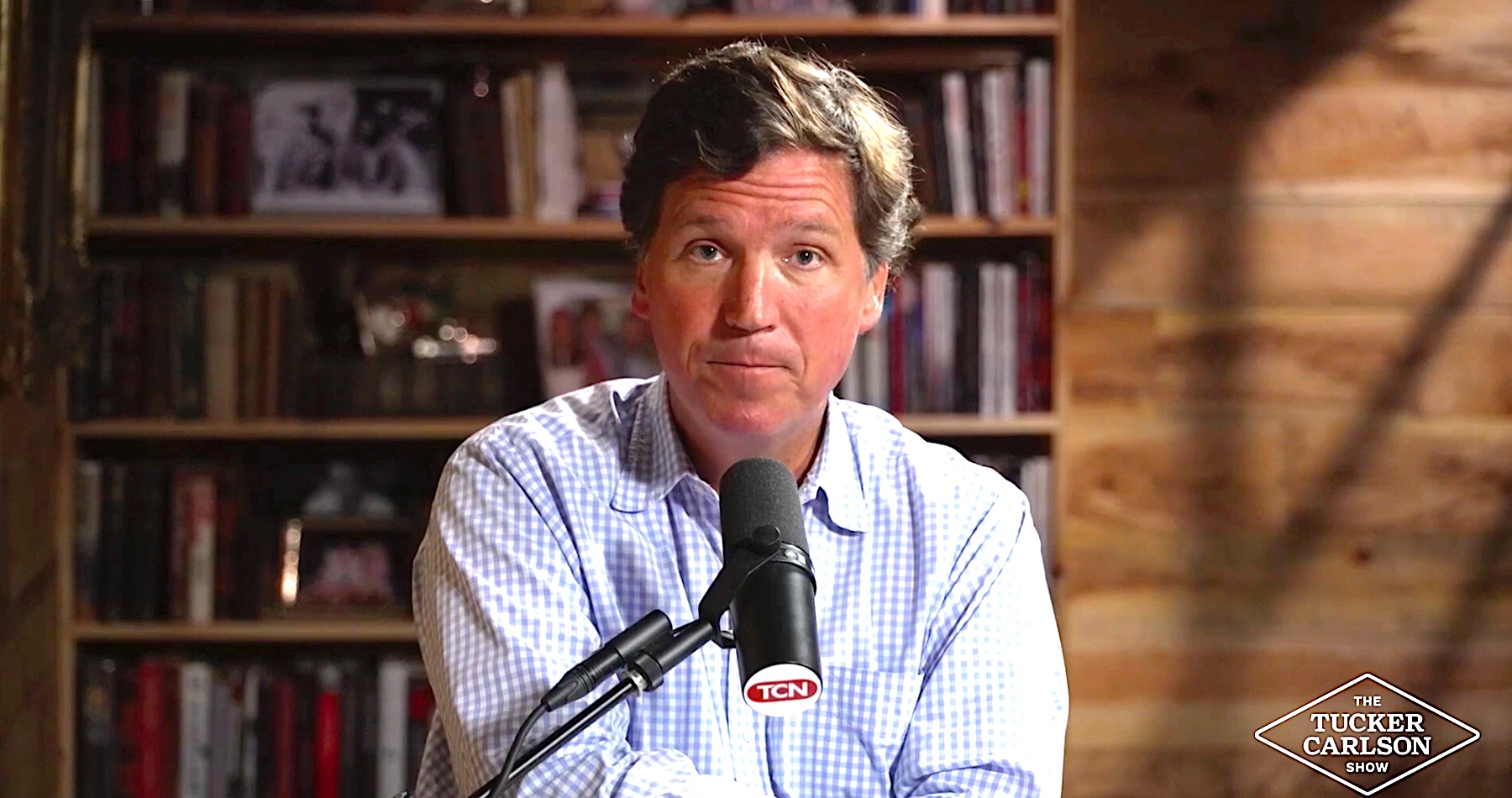 VIDEO: „Čo si ty vôbec o sebe myslíš? Kto si ty?,“ spýtal sa Donalda Trumpa Tucker Carlson a ostro odsúdil vulgárne „veľkonočné posolstvo“ amerického prezidenta, v ktorom sa vyhrážal Iránu peklom, vraždením civilistov a robil si srandu z islamu. Šéf Bieleho domu podľa neho podľahol zlu a pripomenul mu posolstvo všetkých náboženstiev, ktoré obsahuje Biblia