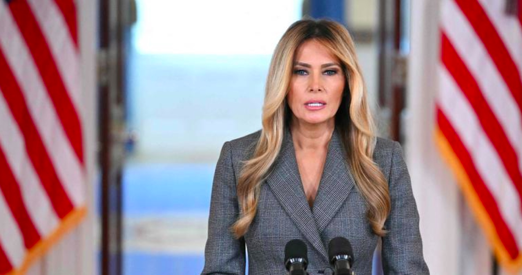 VIDEO: „Klamstvá, ktoré ma spájajú s hanebným Jeffreyom Epsteinom, musia dnes skončiť,“ uviedla v nečakanom vyhlásení manželka prezidenta USA Melania Trumpová