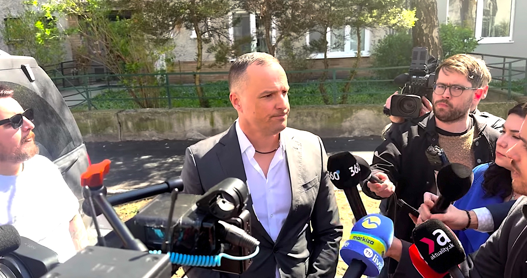 Ostrá reakcia advokáta Davida Lindtnera na vyjadrenie bývalého predsedu Súdnej rady SR Jána Mazáka, ktorého sa dotklo, že si dovolil označiť jeho chránenca a spoluautora deštrukcie právneho štátu v období právneho temna rokov 2020-2023, sudcu Najvyššieho súdu SR Juraja Klimenta ako najnebezpečnejšieho sudcu Slovenskej republiky a jeho rozhodnutie o prepustení Daniela Bombica za politický kalkul 