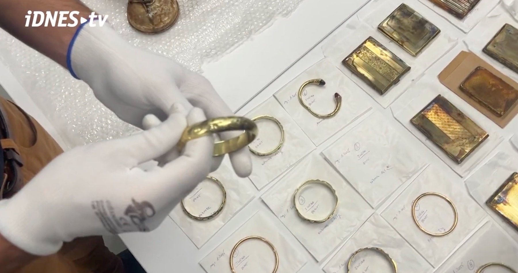 VIDEO: Českí turisti dostanú rekordné nálezné za nájdený zlatý poklad nesmierenej hodnoty