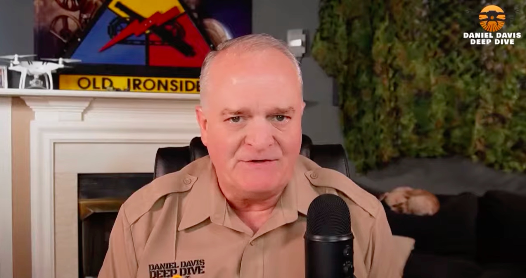 VIDEO: „USA sa napriek rečiam o prímerí pripravujú na masívnu a koncentrovanú bombardovaciu kampaň,“ varuje bývalý dôstojník americkej armády a vojenský analytik Daniel Davis s odvolaním sa na svoje zdroje