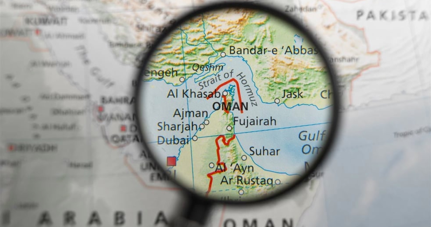 Irán predložil USA nový návrh na opätovné otvorenie Hormuzského prielivu a ukončenie vojny. Iránsky minister zahraničných vecí Abbás Arákčí medzitým obvinil Spojené štáty zo zlyhania rozhovorov o ukončení vojny, ktoré sa konali v apríli v Pakistane