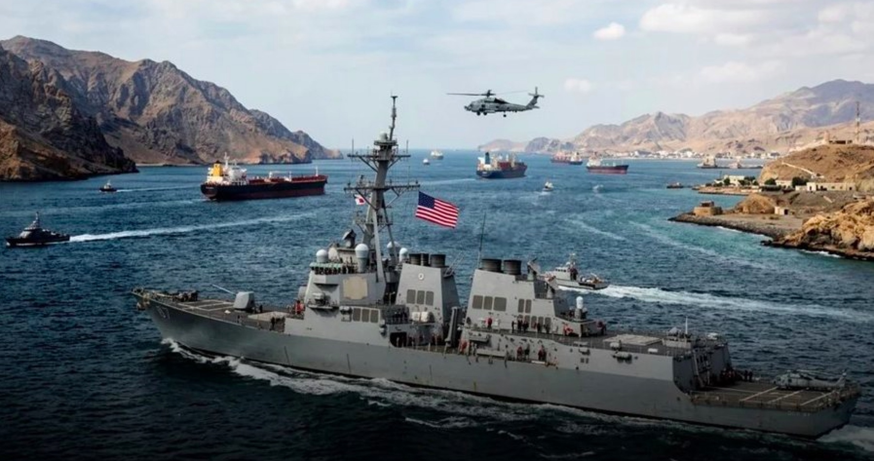 Irán obvinil USA z „pirátstva a ozbrojenej lúpeže na šírom mori“ kvôli námornej blokáde a zadržiavaniu ropných tankerov. Marco Rubio prirovnal iránsku blokádu Hormuzského prielivu k „ekonomickej jadrovej zbrani“