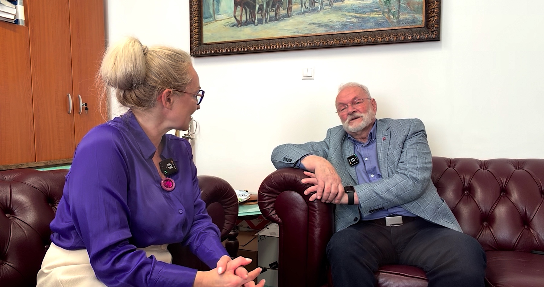 VIDEO: „Nemyslím si, že Šimečka vyhrá voľby,“ tvrdí exprezident Ivan Gašparovič v rozhovore, v ktorom bilancoval svoju kariéru. Hovoril nielen o rozdelení Česko-Slovenska a neľahkej ceste Slovenska po jeho vzniku, ale aj o upadajúcej EÚ, potrebe dobrých vzťahov s Ruskom či o referende vyhlásenom prezidentom Petrom Pellegrinim. Venoval sa tiež ťažkej úlohe Roberta Fica pri udržiavaní stability vlády, situácii v opozícii, odklonu KDH od konzervatívnych hodnôt a podozreniam z finančných machinácií v občianskom združení Projekt Fórum, ktoré viedla Marta Šimečková. Komentoval aj rastúce preferencie hnutia Republika a Igora Matoviča, ako aj jesenné komunálne voľby, ktoré považuje za politický barometer parlamentných volieb v roku 2027