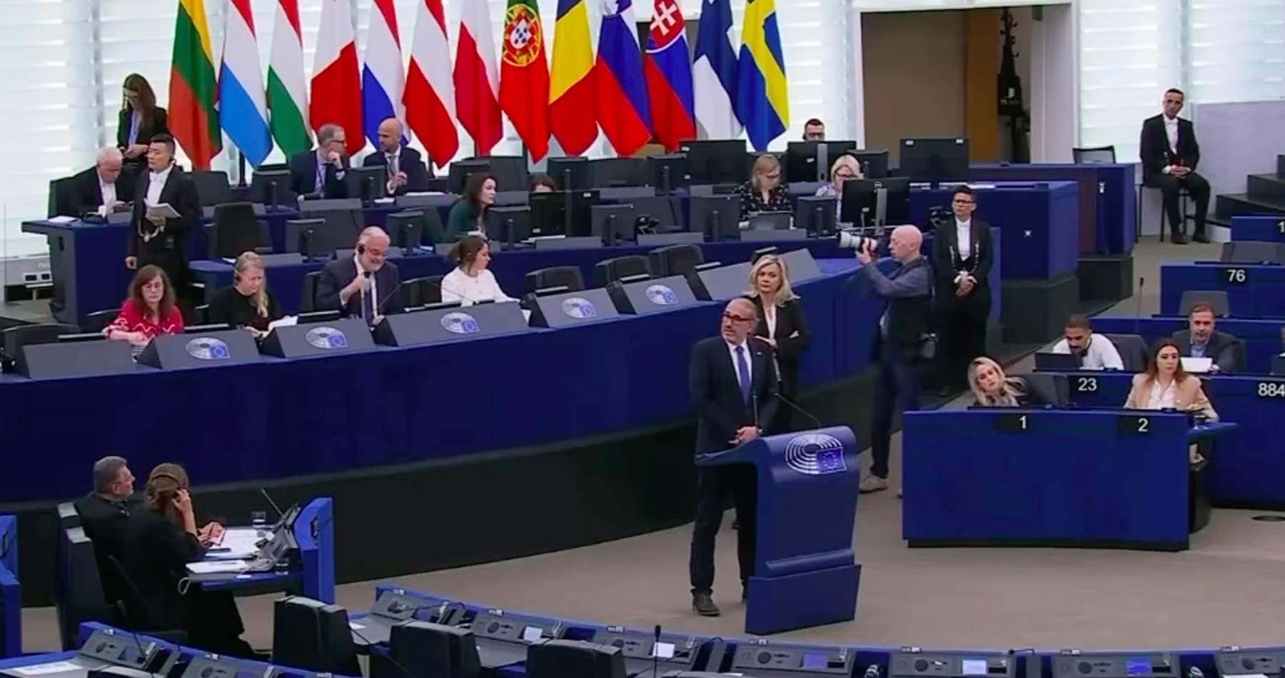 VIDEO: Český europoslanec Ondřej Knotek sa progresívca Martina Hojsíka z PS v europarlamente opýtal, ako chce na Slovensku budovať cesty a diaľnice bez ruskej ropy