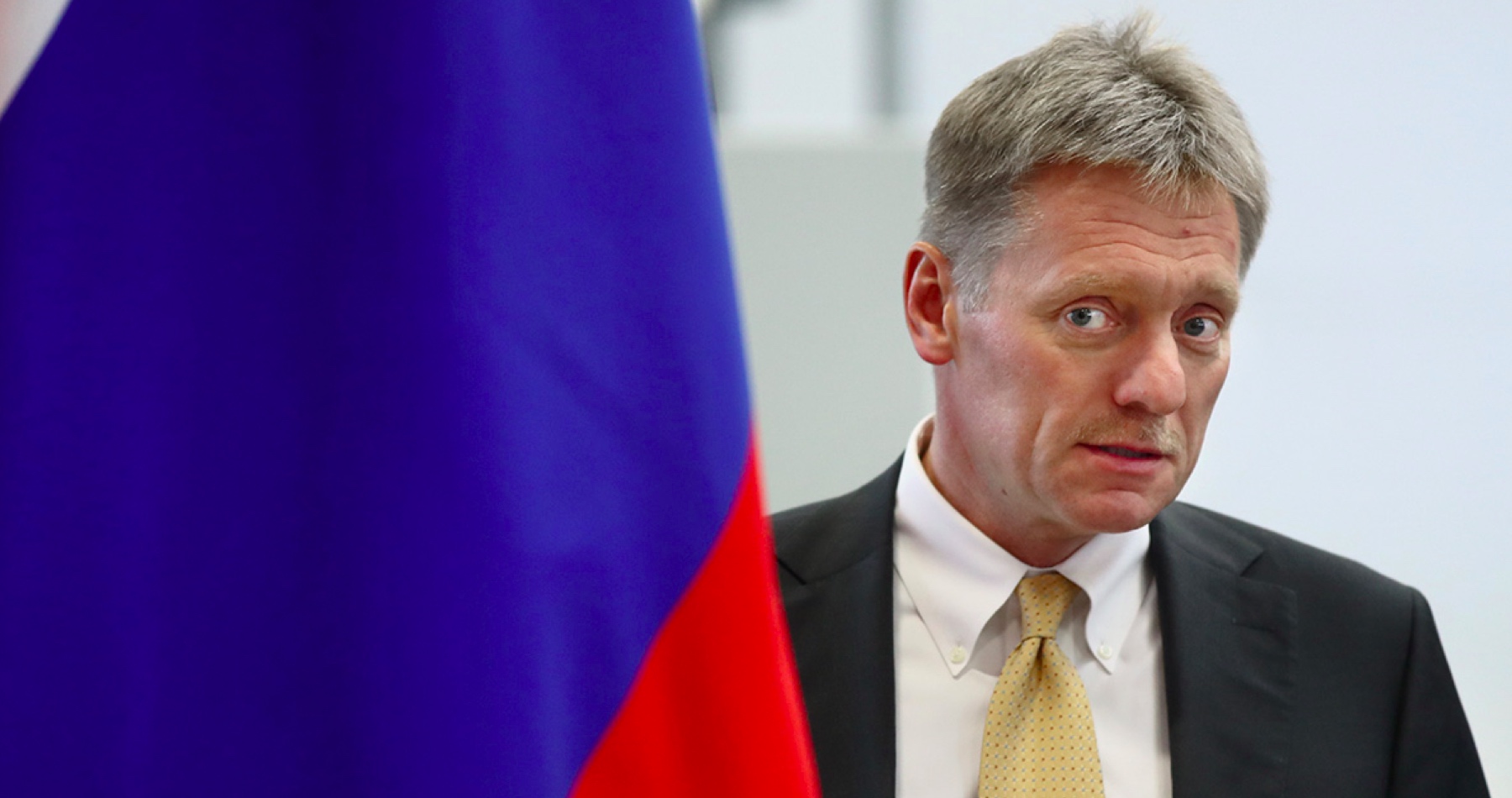 „Volodymyr Zelenskyj musí najprv ukrajinskej armáde rozkázať, aby zastavila paľbu a opustila územie Donbasu aj ruské územia, a potom môžu Rusko a Ukrajina začať mierové rokovania v plnom rozsahu,“ vyhlásil hovorca Kremľa Dmitrij Peskov