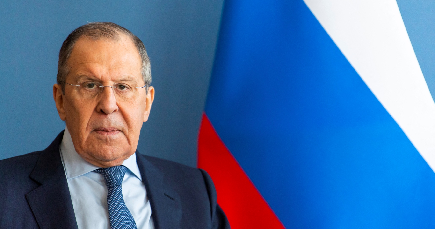 VIDEO: „Jediným cieľom Ruska je dosiahnuť všetky ciele špeciálnej vojenskej operácie,“ vyhlásil Sergej Lavrov. Moderné vedenie vojny podľa neho vstupuje do „novej dimenzie“. Zopakoval, že konflikt na Ukrajine zosnovali západné mocnosti v úsilí oslabiť Rusko