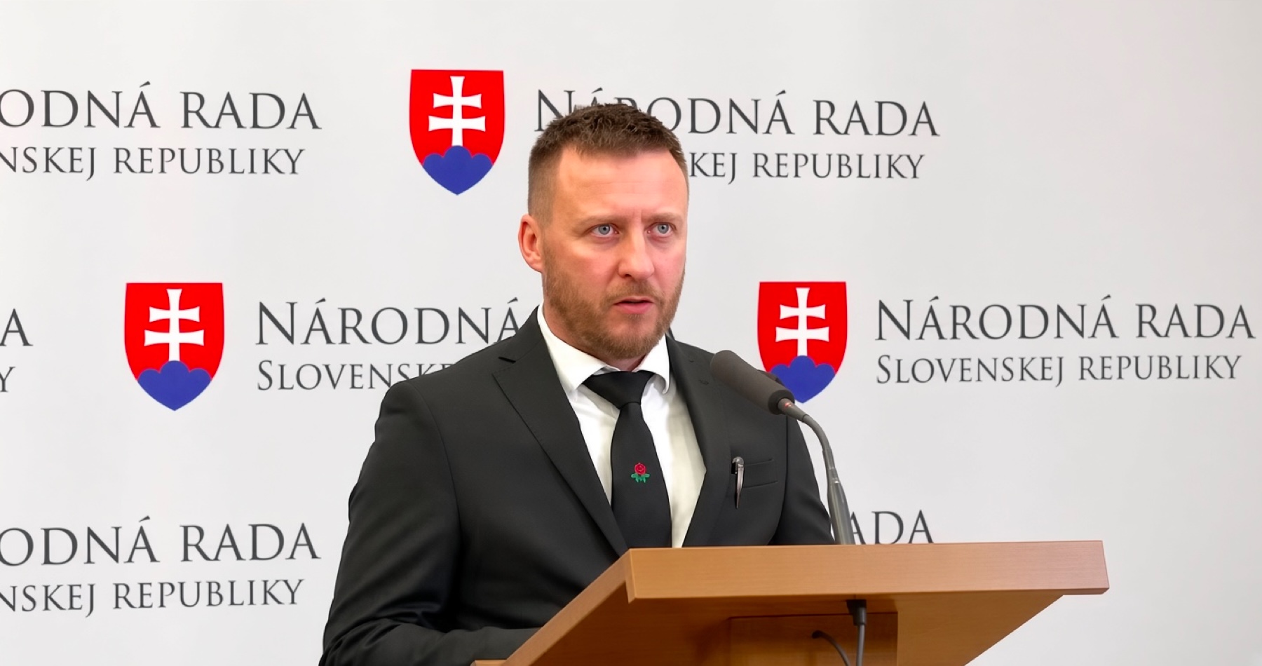 Generálna prokuratúra zrušila vládnemu splnomocnencovi Petrovi Kotlárovi obvinenie zo šírenia poplašnej správy po tom, čo varoval pred nebezpečenstvom anticovidových mRNA vakcín