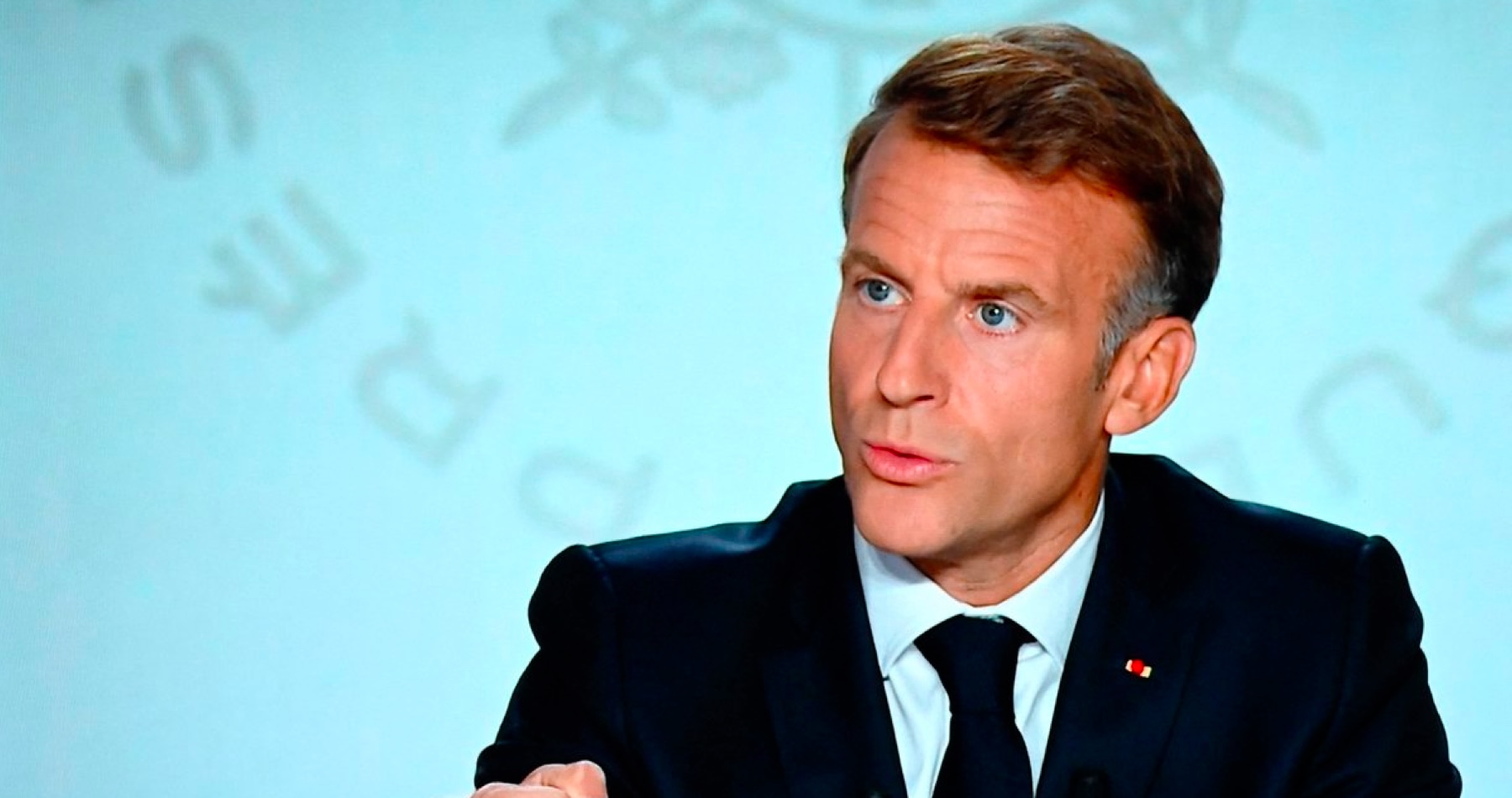 VIDEO: Emmanuel Macron poprel správy médií, že CIA varovala Francúzsko pred ruskými dronovými útokmi v európskom Stredomorí